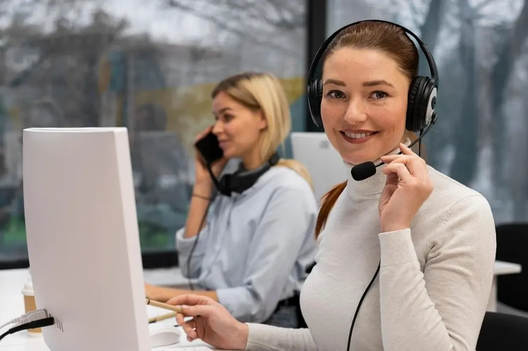 Women customer service respondents