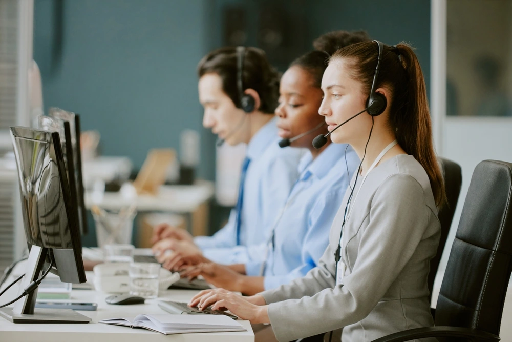 Team answering calls at call answering service
